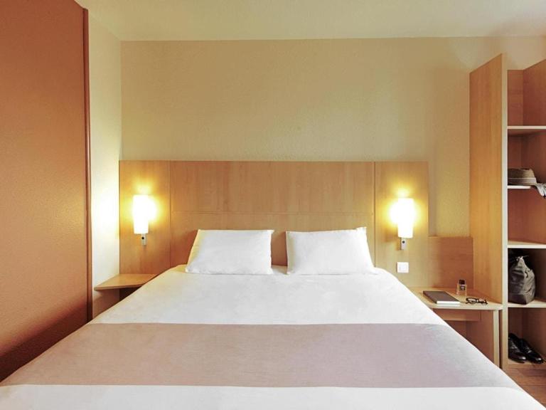 A double room at the Ibis Birmingham New Street Station hotel
